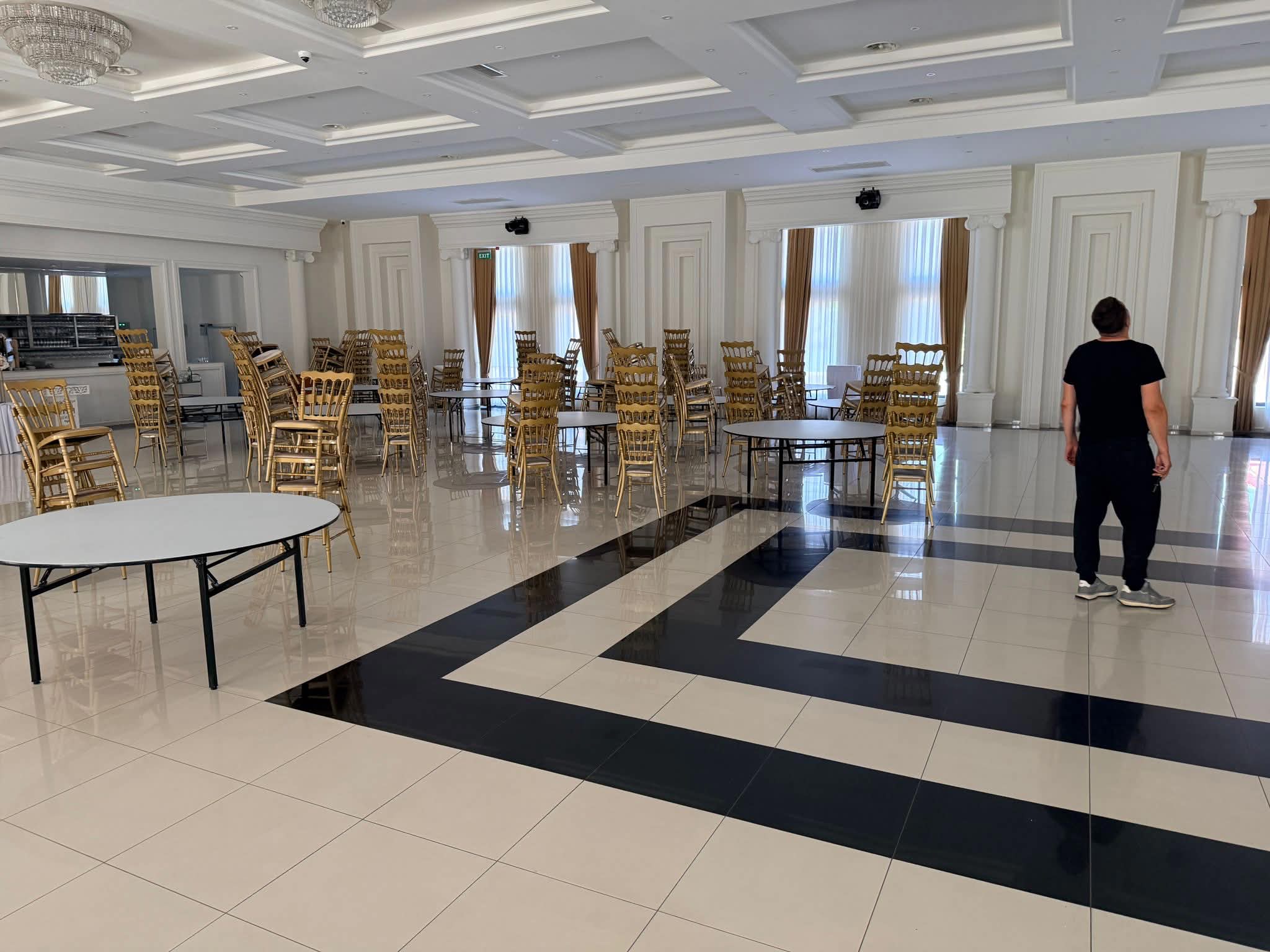 Sjajan, tek opran pod svečane sale